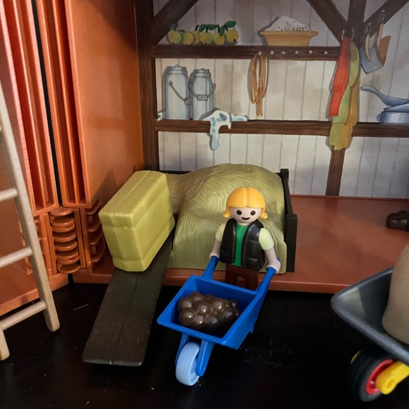 Playmobil Take-Along Barn with Handle, Full of Accessories - Picture 12 of 16